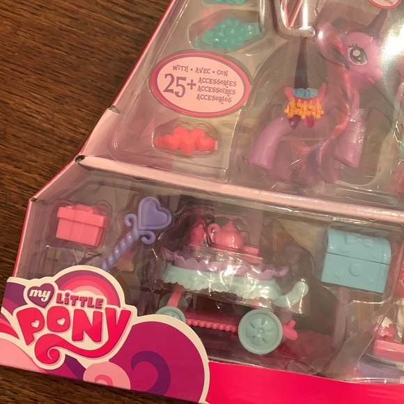 My Little Pony 25 piece Play Set 2011 - Picture 6 of 7